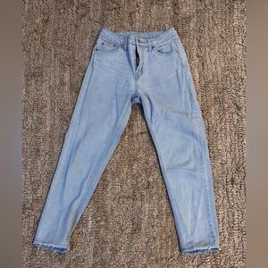 Wild fable lightly distressed 90’s jeans